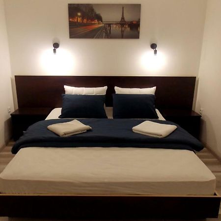 Apartment At Teodora Sqr Lviv Bagian luar foto